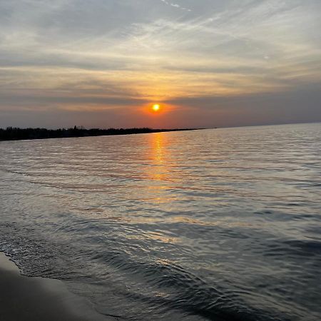 Wasaga Motel Inn วาซากาบีช ภายนอก รูปภาพ