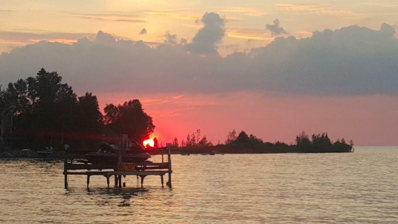 Wasaga Motel Inn วาซากาบีช ภายนอก รูปภาพ